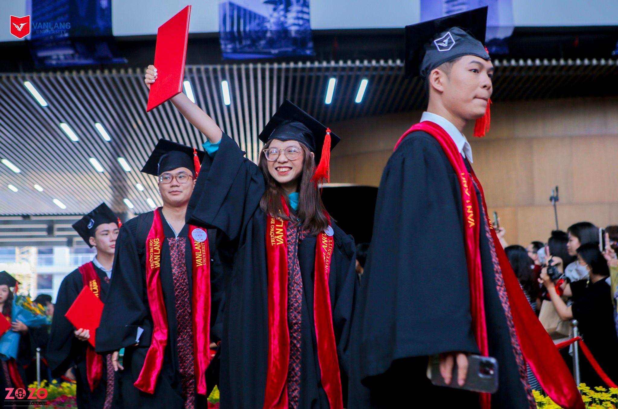 ao tot nghiep thac si trang phuc vinh danh tri thuc rFeL