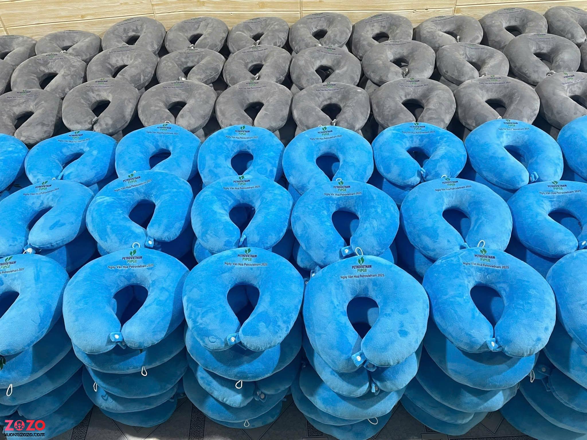 Đặt may gối cổ in thêu logo theo yêu cầu giá tận xưởng
