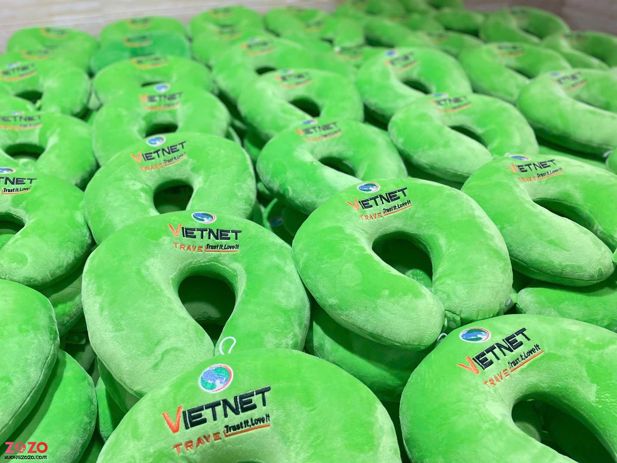Đặt may gối cổ in thêu logo theo yêu cầu giá tận xưởng